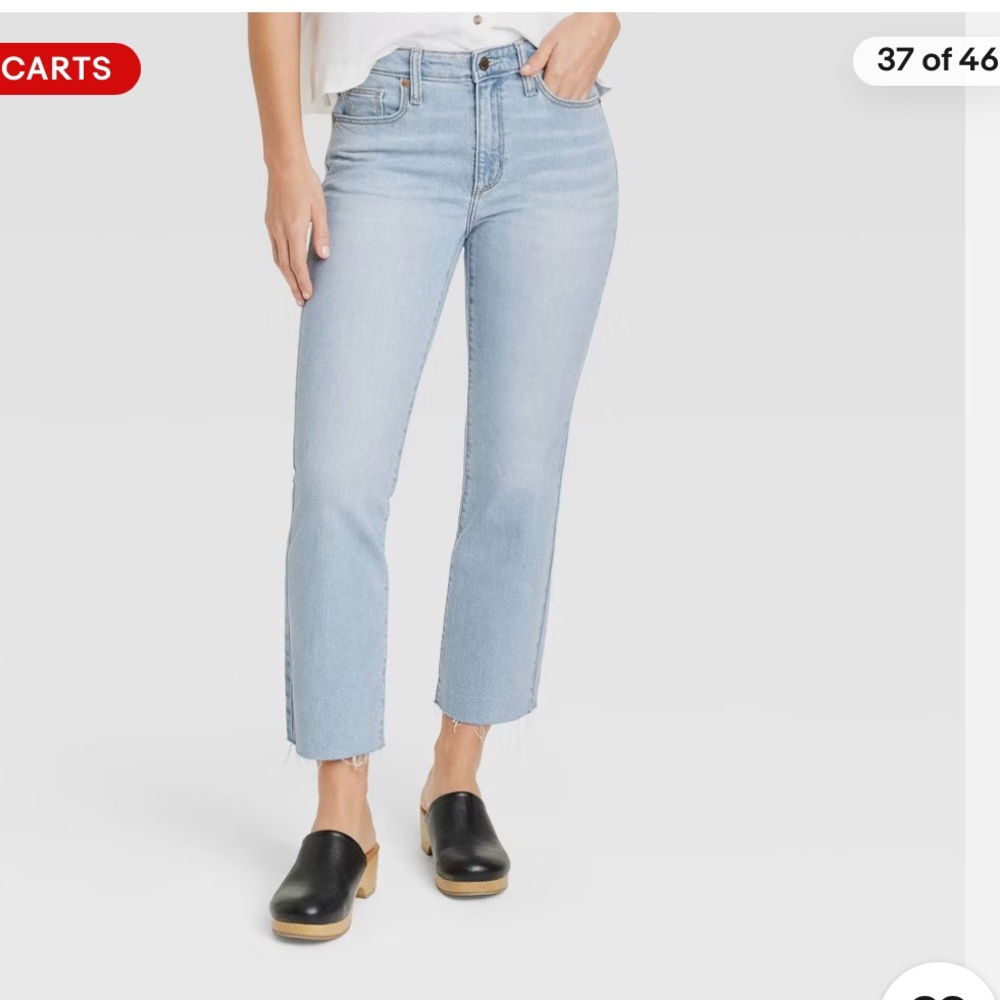 Universal Thread Mid-Rise Jeans Light Wash